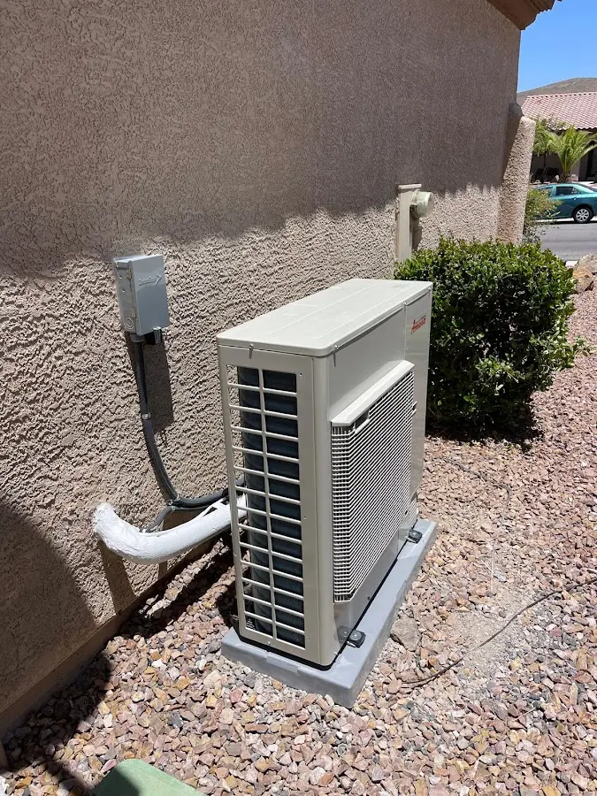 Residential air conditioning condenser unit in Kendale Lakes